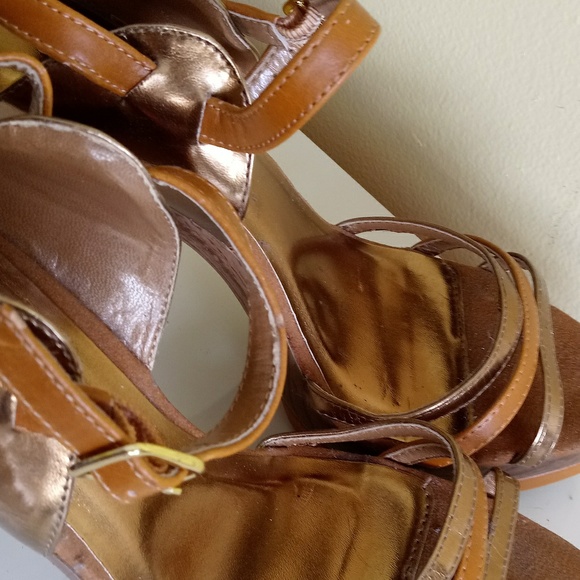 Brown and Gold Heels - Picture 6 of 8